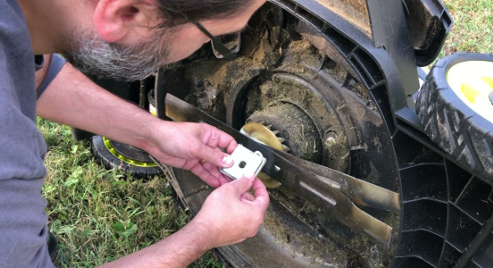 How To Remove the Blade