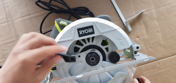How to Change the Blade on a Ryobi Circular Saw