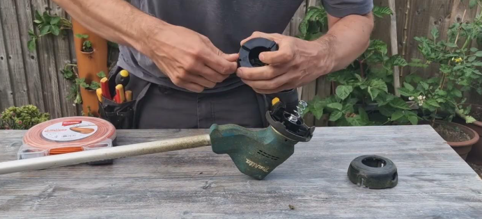 how to restring makita weed wacker